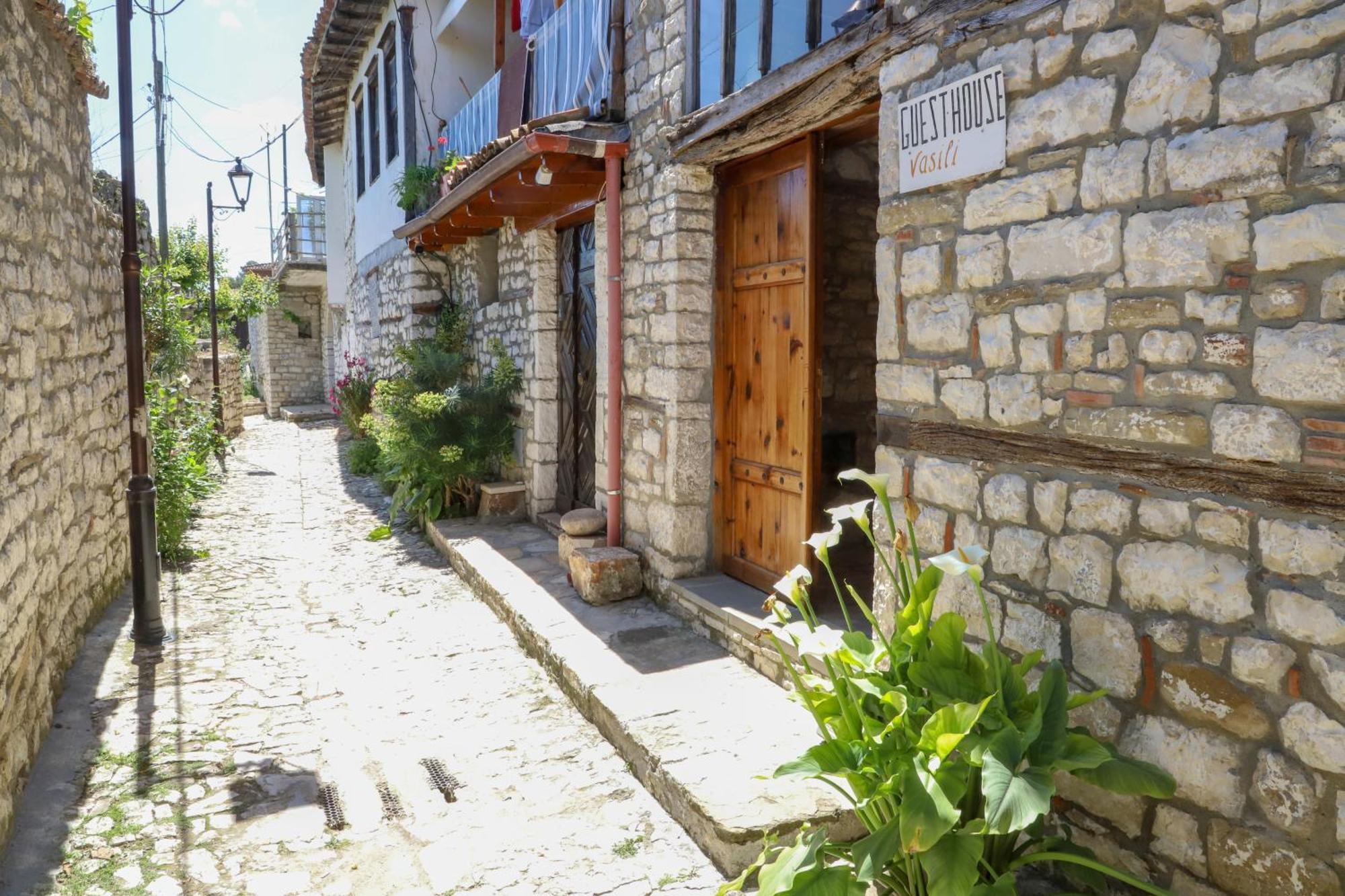 Guest House Vasili ベラト エクステリア 写真