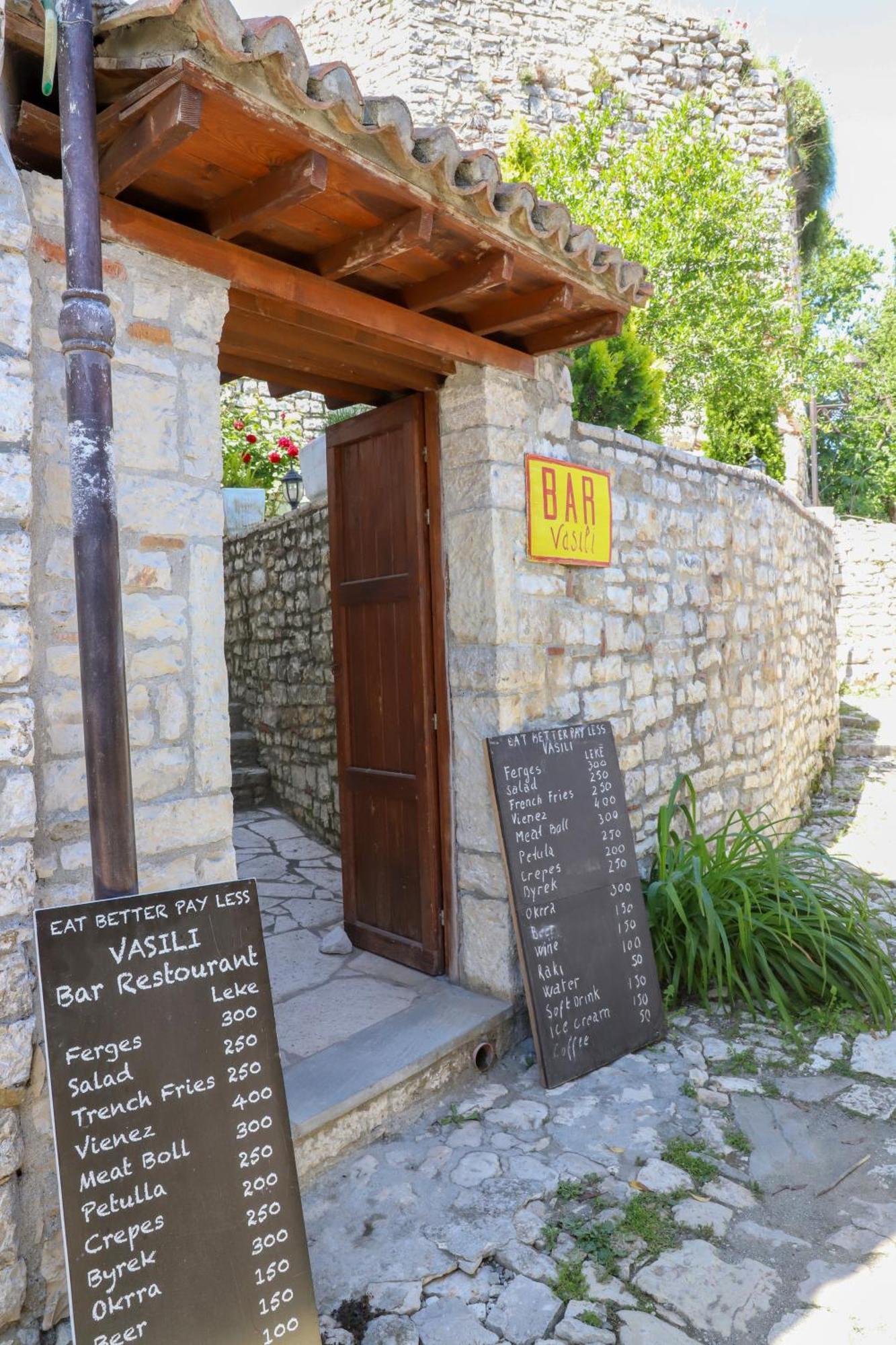 Guest House Vasili ベラト エクステリア 写真