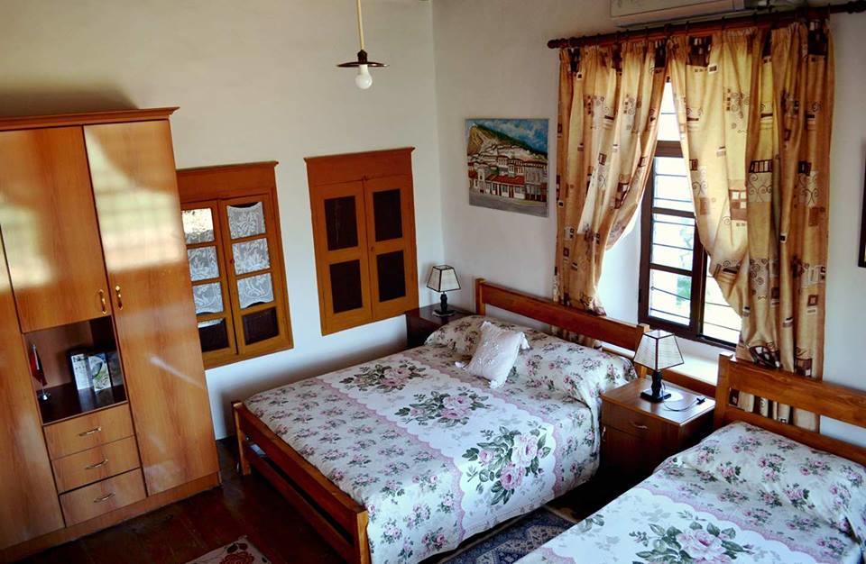 Guest House Vasili ベラト エクステリア 写真